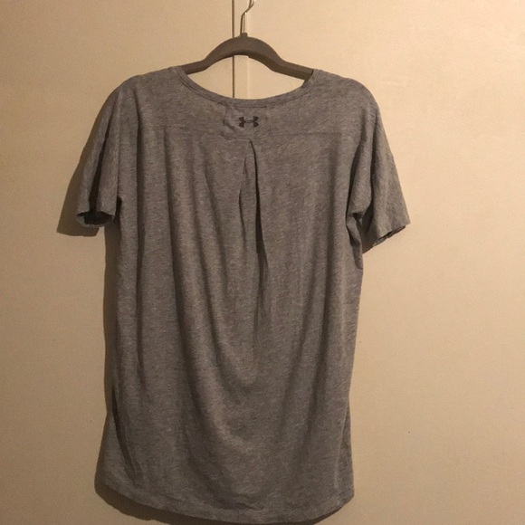 Under Armour loose fitting gray shirt - Picture 4 of 4